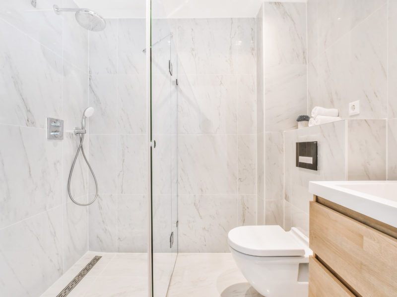 Bathroom Remodeling Tips for People Recovering From a Major Injury
